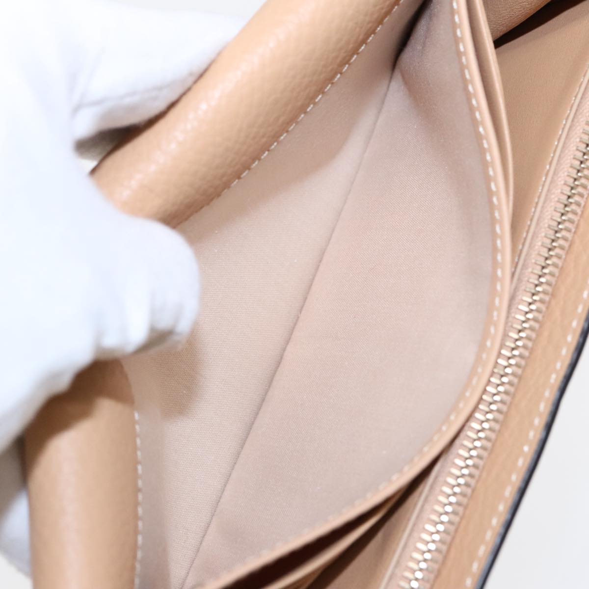 Chloe authentic luxury wallet Beige leather craftsmanship