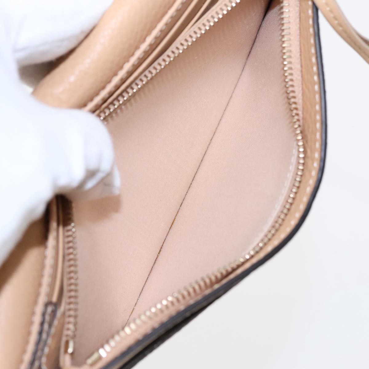 Chloe authentic luxury wallet Beige leather craftsmanship