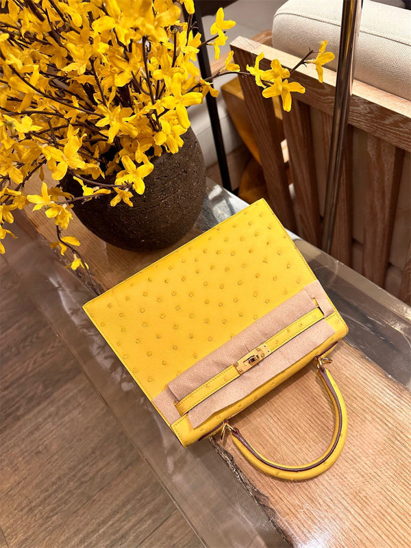  Elegant tote bag carried on shoulder 10