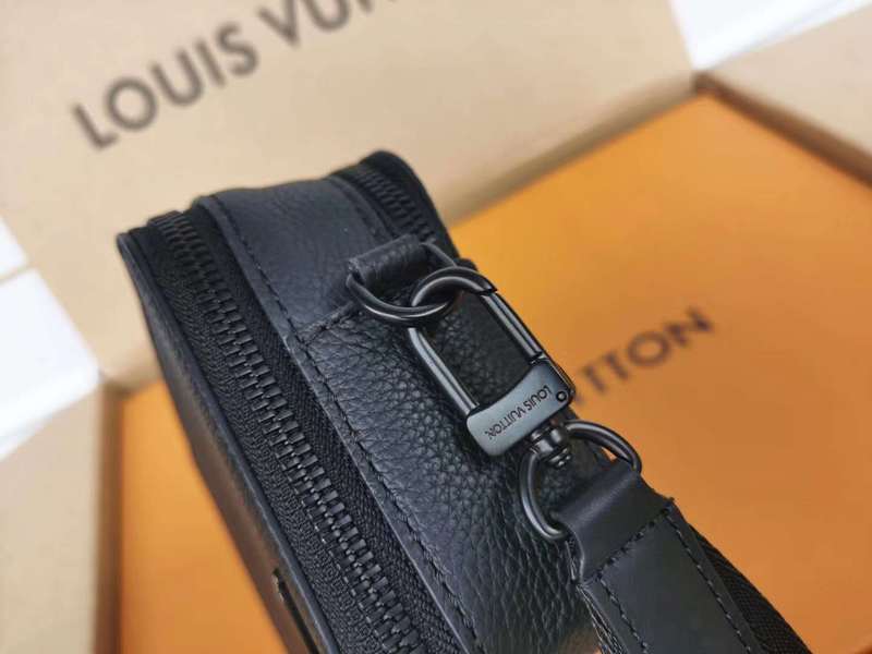 Handle and strap detail of refined premium women's handbag – women's statement bag
