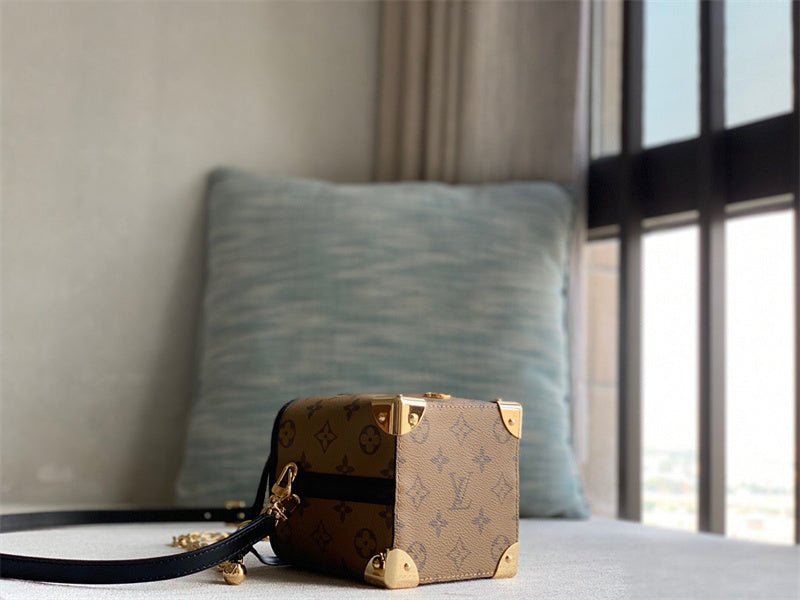  satchel interior and compartment view