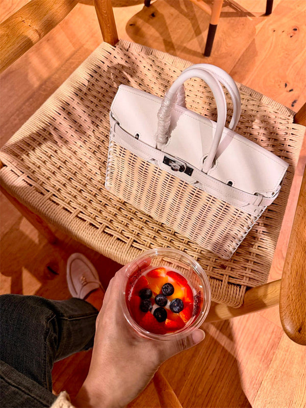  chic carryall bag detail view showing craftsmanship 20