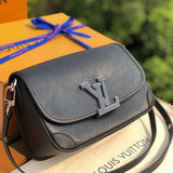  contemporary carryall bag styled with outfit