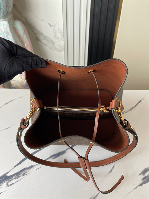  satchel interior and compartment view 15