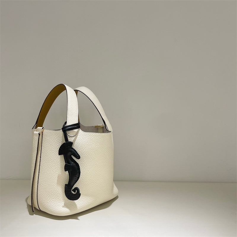  chic everyday bag detail view showing craftsmanship 20