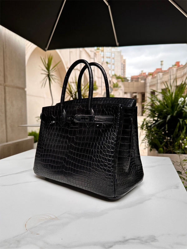  refined everyday bag styled with outfit