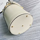 Handle and strap detail of premium modern women's handbag – women's premium purse