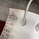 Effortless handbag styled for everyday wear