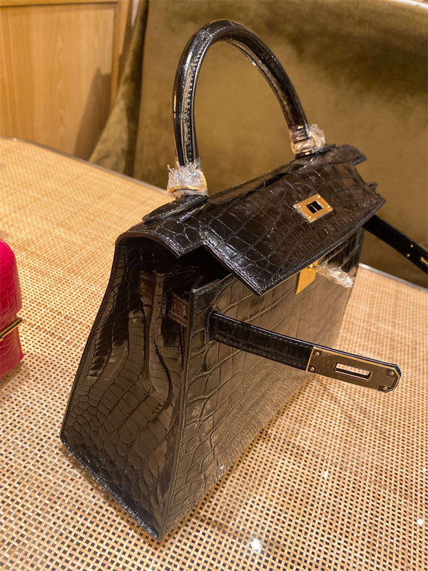  everyday bag interior and compartment view 9