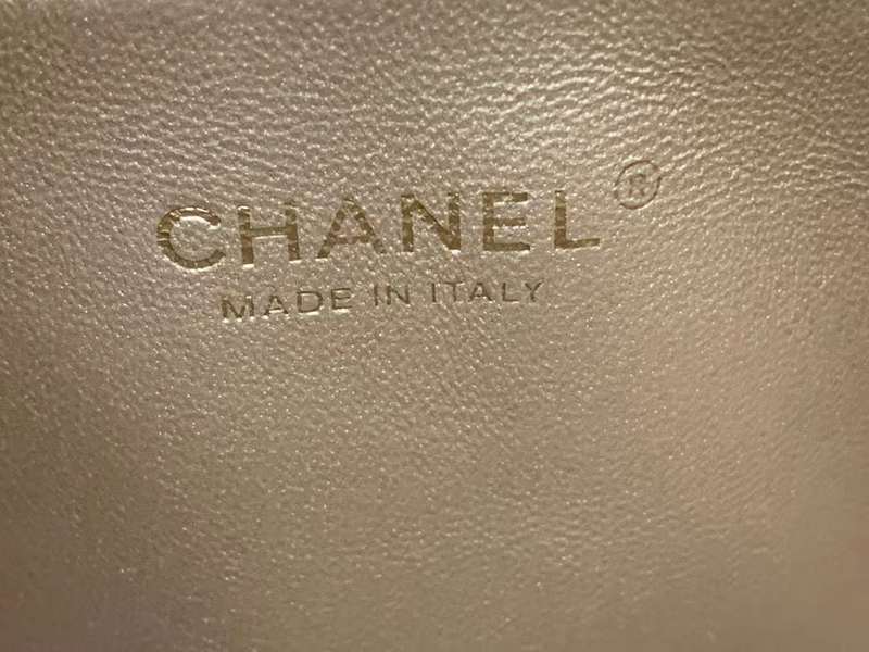 Zivas Charm Chic Craftsmanship Luxury Handbag (Considered Detail & Form) – Interior View