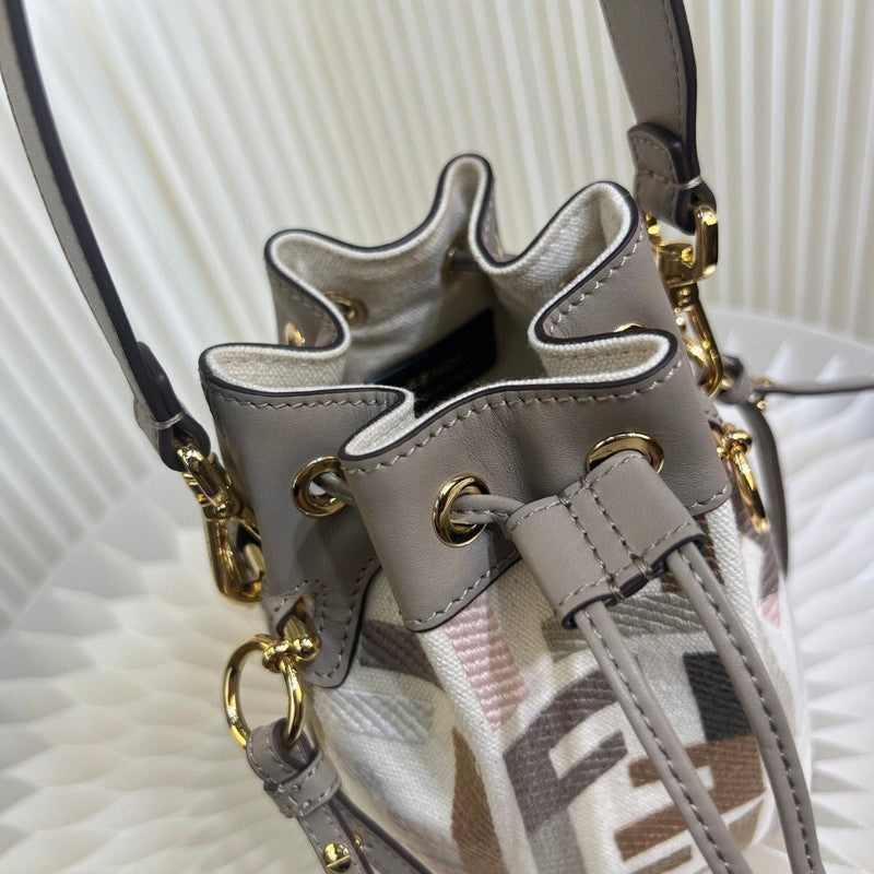 Ziva's Charm handbag – carry view (12cm*18cm*10cm)