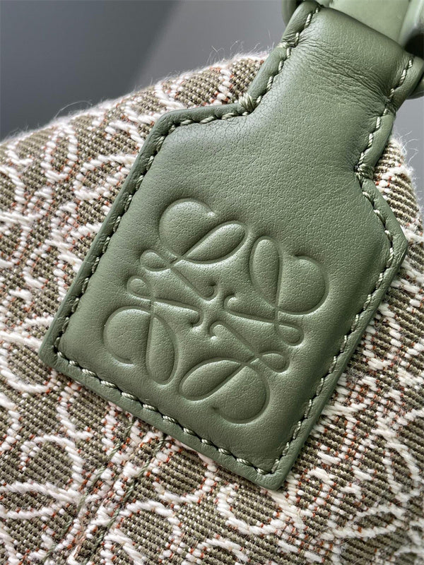 Ziva's Charm handbag – front view (21cm*17cm*12.5cm)