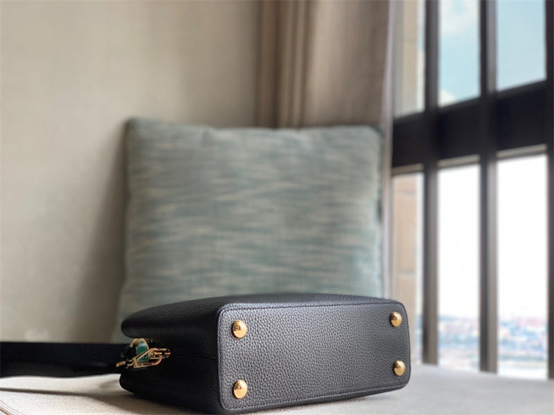  Modern shoulder bag front view 7