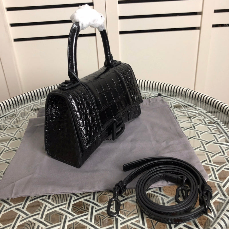 Styled lifestyle shot of statement everyday-luxe women's handbag – women's premium purse