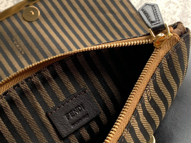 Ziva's Charm handbag – product shot (21.5cm*3cm*13cm)