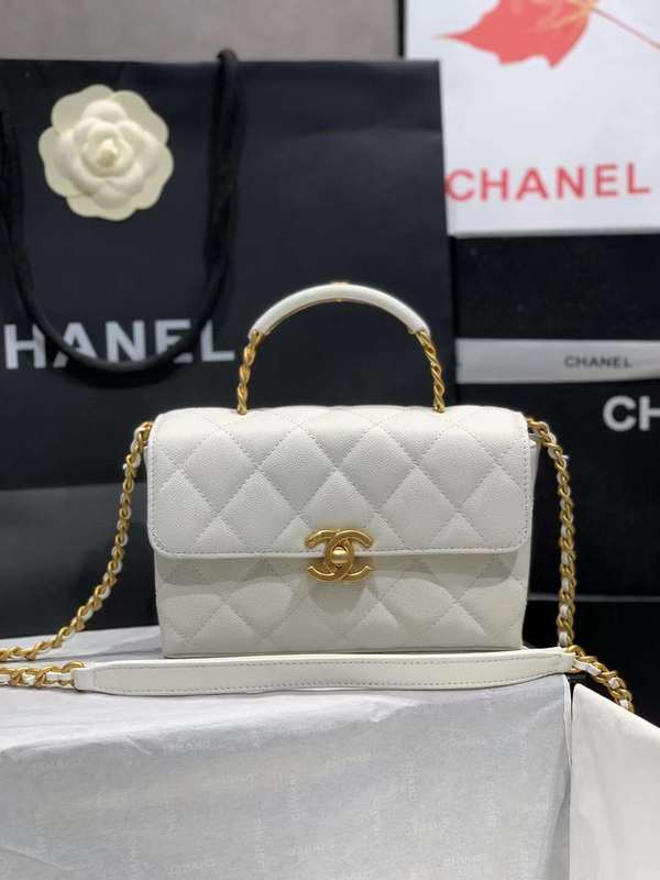 Zivas Charm Streamlined Design Luxury Handbag (Polished Everyday Piece) – Close-Up Detail