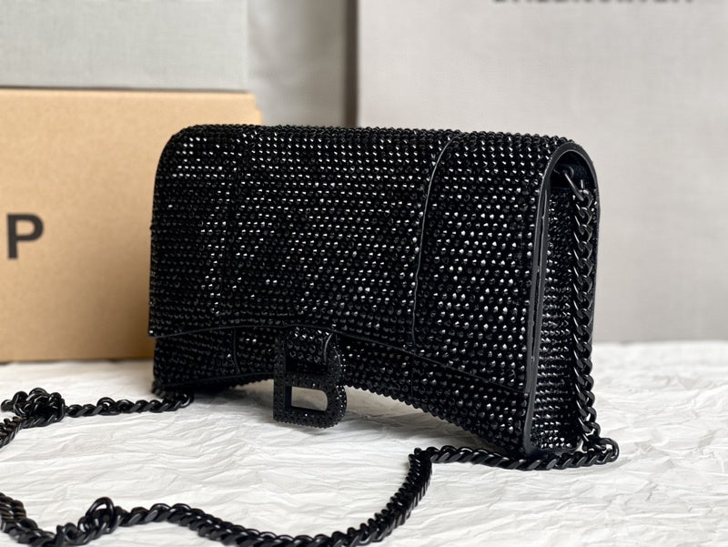 Zivas Charm Timeless Appeal Statement Handbag (Everyday Luxury Essential) – Styled Look