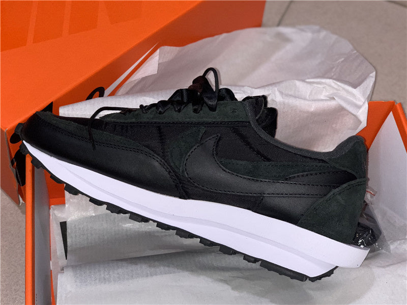 Nike Men's & Women's Premium Low-Top Trainers — Style 025 angle view