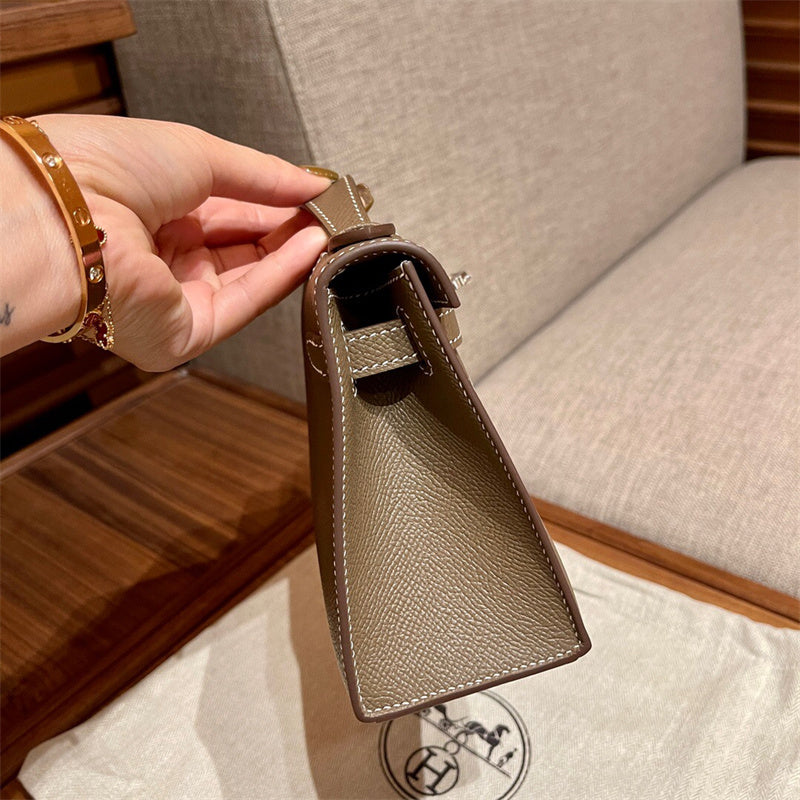  Smart shopper bag carried on shoulder