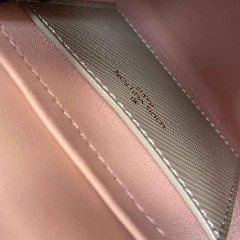 Styled lifestyle shot of elevated structured women's handbag – women's everyday handbag