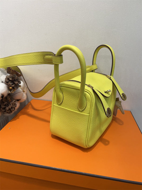  Graceful tote bag carried on shoulder 16