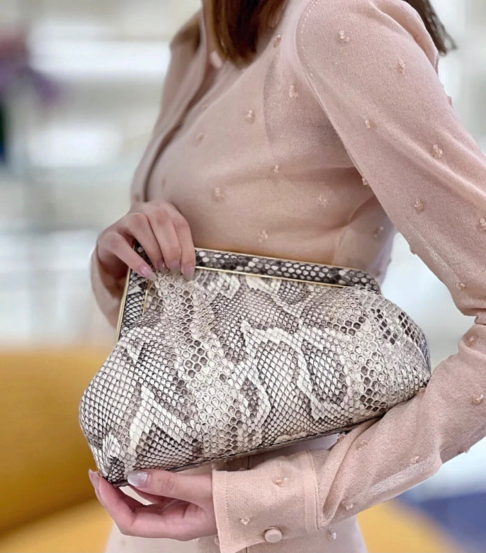 Ziva's Charm handbag – product shot (26cm*18cm*9.5cm)