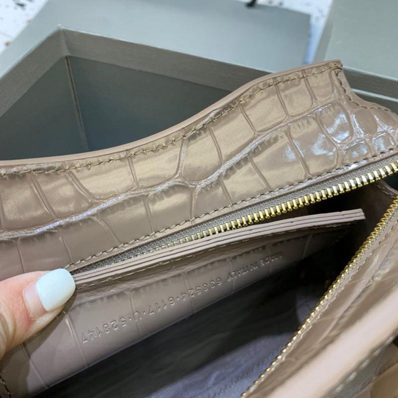 Contemporary Premium PU Leather Handbag - Versatile Everyday Design | Women's Premium Handbag #332 - texture close-up (image 9) of designer-inspired handbag