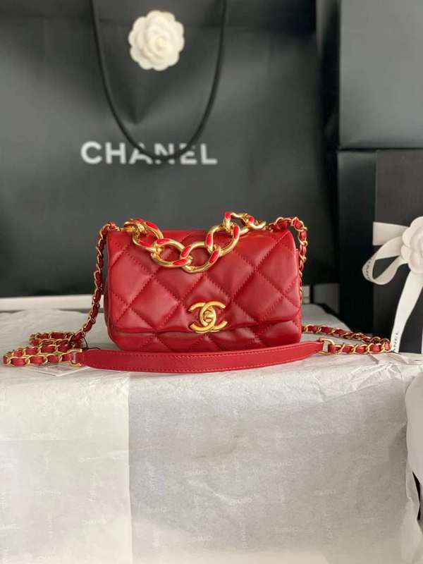 Zivas Charm Streamlined Design Luxury Handbag (Considered Detail & Form) – Detail View