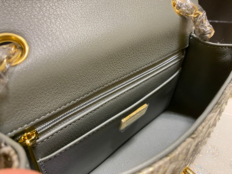  mid purse view 2