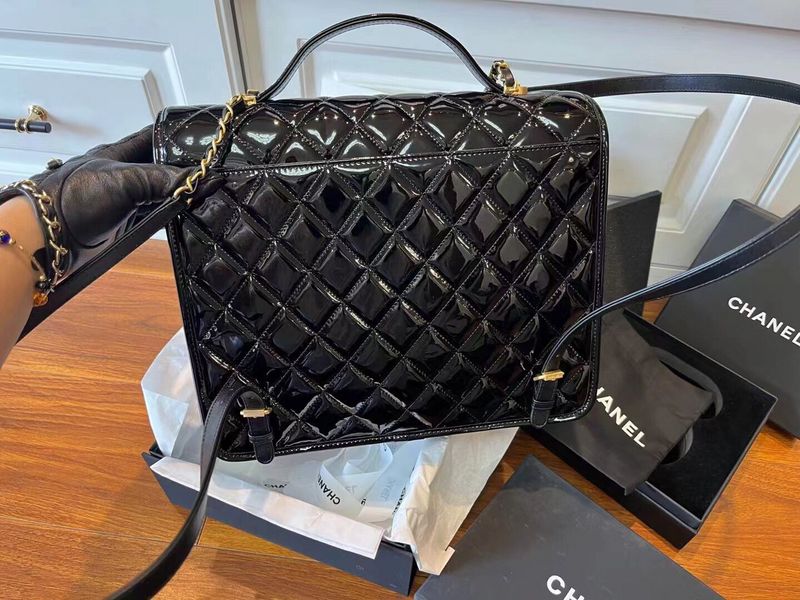 Zivas Charm Chic Craftsmanship Designer Handbag (Elevated Daily Companion) – Detail View