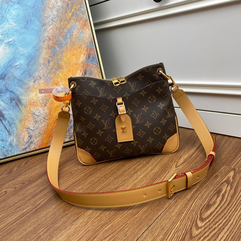 Side profile of chic elevated women's handbag – women's designer-style accessory