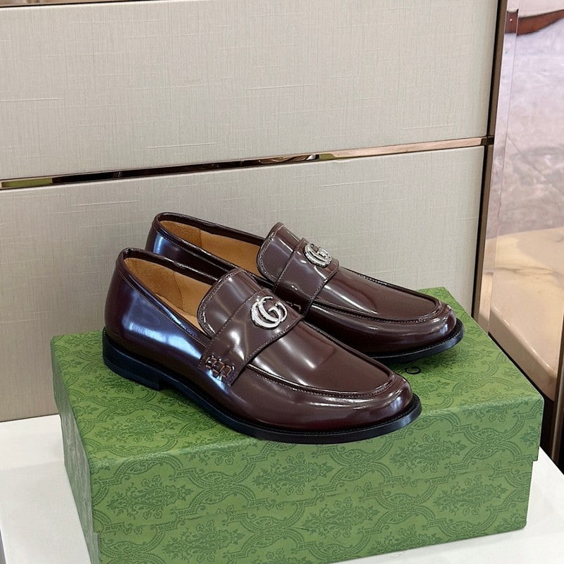 Gucci Casual sneakers in classic monochrome heritage-inspired look front view