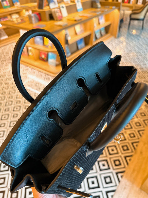  tailored everyday bag detail view showing craftsmanship 8