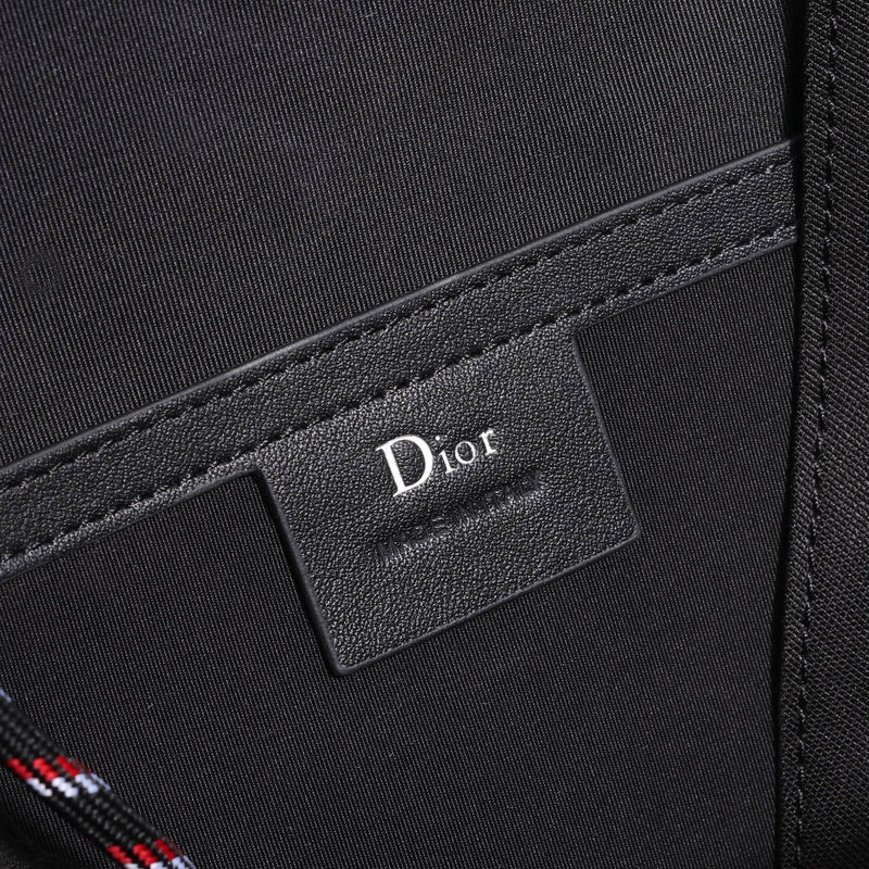 Side profile of refined everyday-luxe women's handbag – women's statement bag