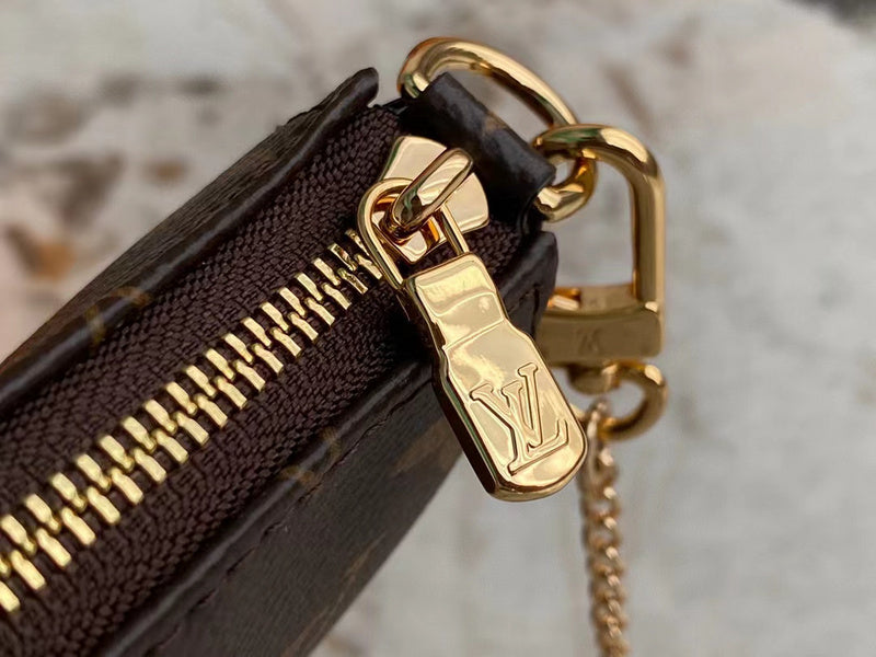 Handle and strap detail of modern premium women's handbag – women's everyday handbag