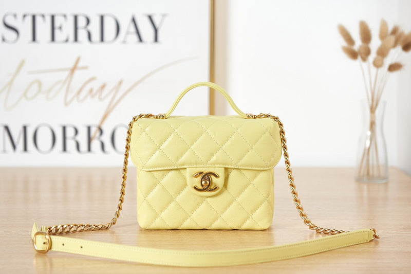 Zivas Charm Streamlined Design Designer Handbag (Versatile Style Statement) – Front View