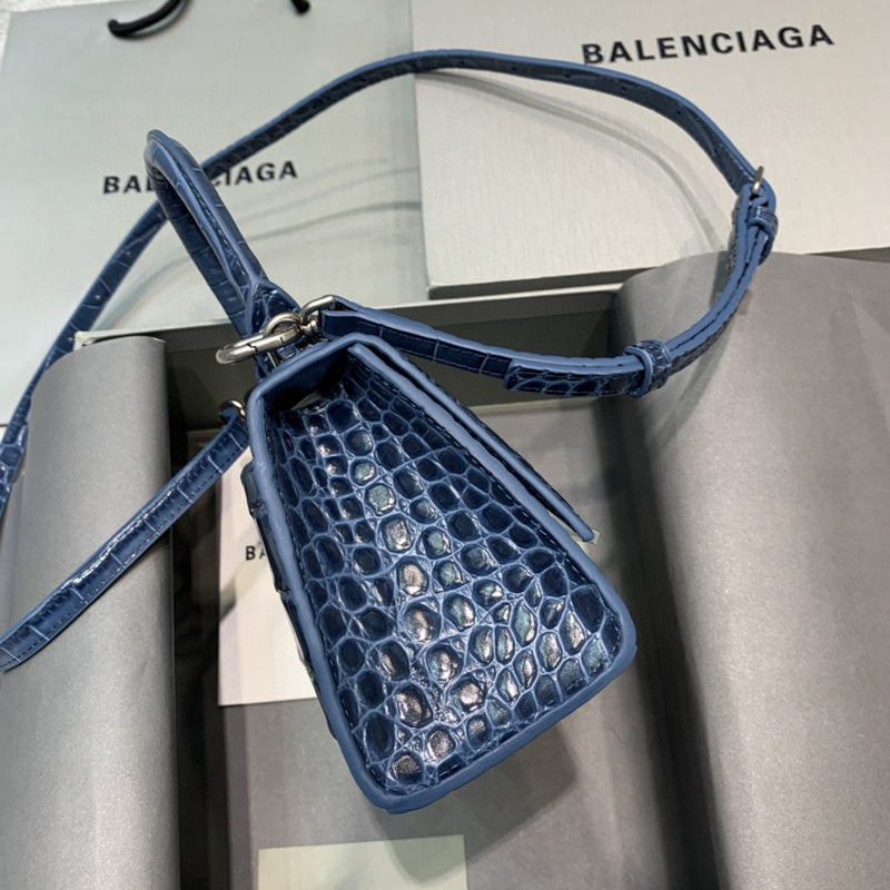Structured Vegan Leather Handbag - Sleek Minimalist Lines | Women's Designer-Inspired Purse #674 - hardware and detail close-up (image 5) of designer-inspired handbag