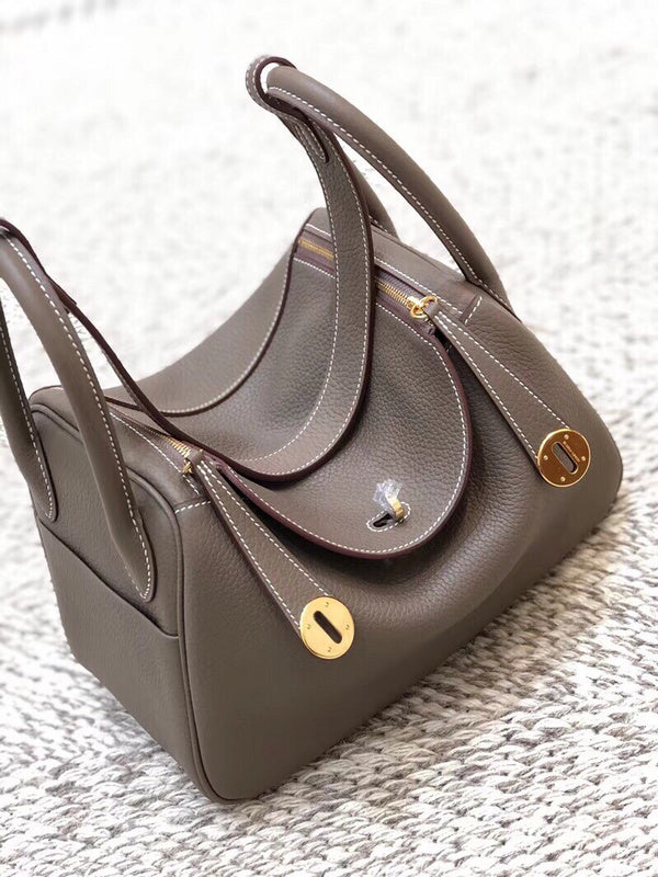  everyday carryall bag detail view showing craftsmanship