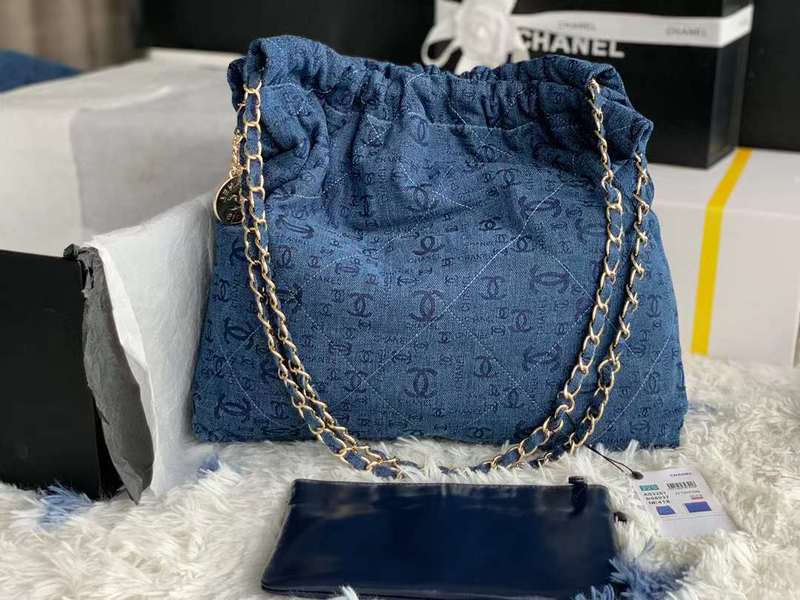 Zivas Charm Timeless Appeal Luxury Handbag (Statement-Ready Design) – Detail View