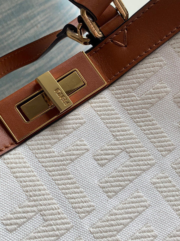 Ziva's Charm handbag – close-up view (41cm*15cm*29cm)