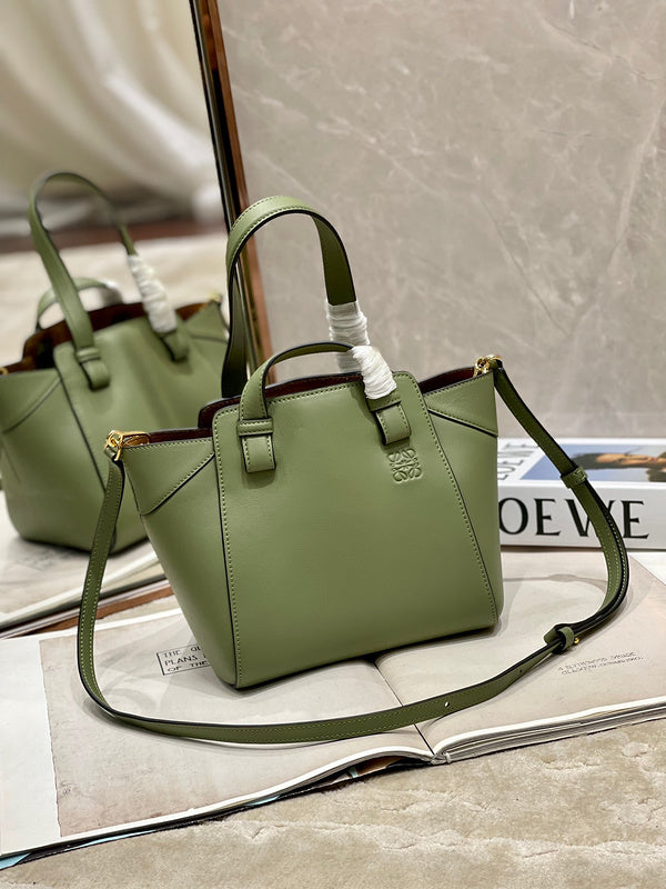Ziva's Charm handbag – detail view (20cm*18cm*20cm)