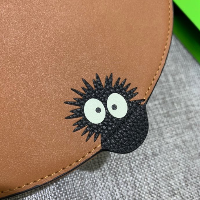 Ziva's Charm handbag – carry view (17.5cm*15cm*4.5cm)