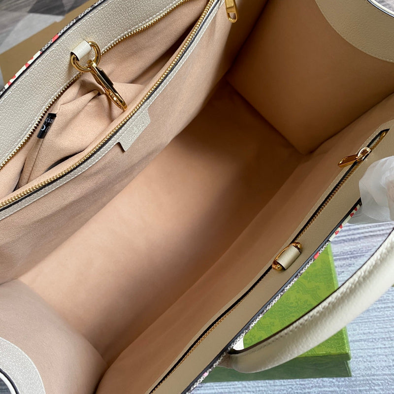 Side profile of chic classic women's handbag – women's everyday handbag