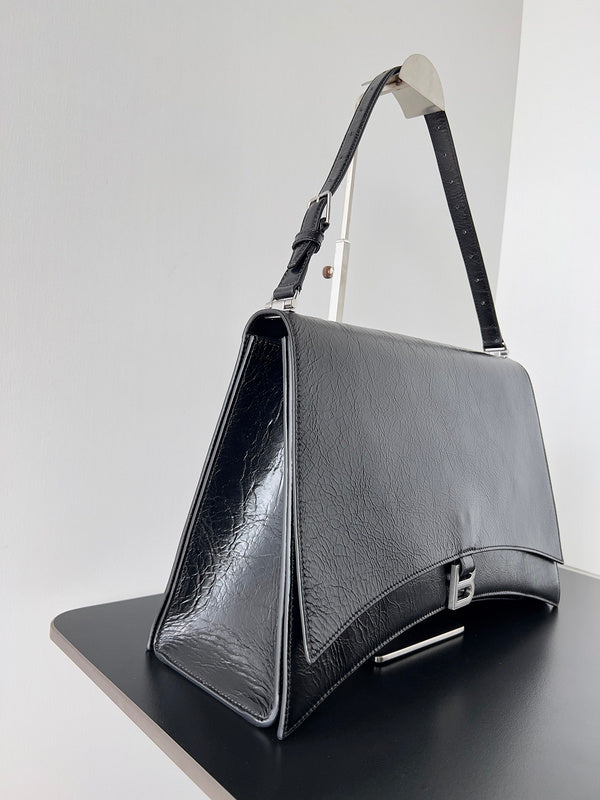 Zivas Charm Elevated Essentials Fashion Handbag (Contemporary Shape Language) – Styled Look