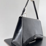Zivas Charm Elevated Essentials Fashion Handbag (Contemporary Shape Language) – Styled Look