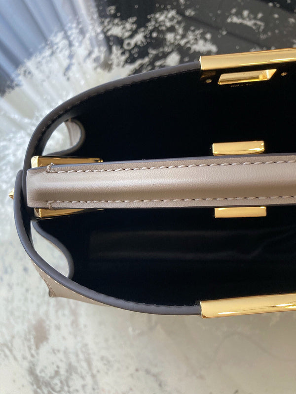 Ziva's Charm handbag – detail view (27cm*21cm*9.5cm)