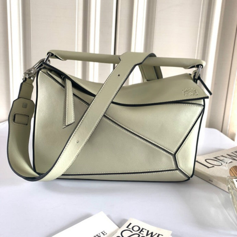 Ziva's Charm handbag – product shot (24cm*16cm*10cm)