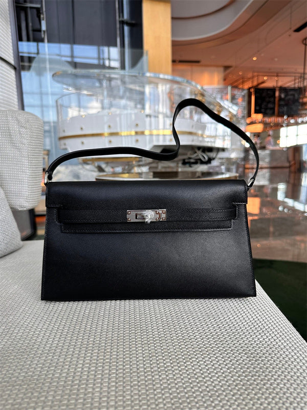  effortless shoulder bag detail view showing craftsmanship 8