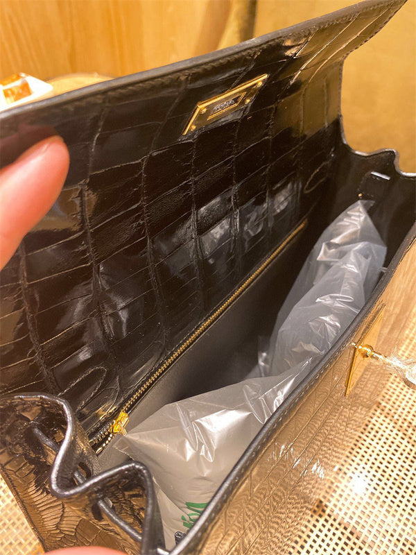  Elegant top-handle bag front view 7