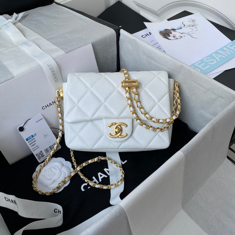  women's handbag, mid design, view 1